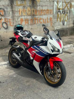 HONDA CBR 1000RR HONDA CBR 1000RR